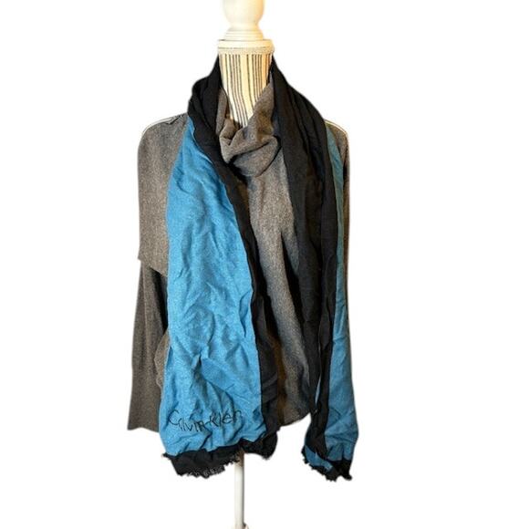 Calvin Klein Blue Black Viscose Warm Fringe Trim Scarf Women Sz OS - Picture 2 of 5